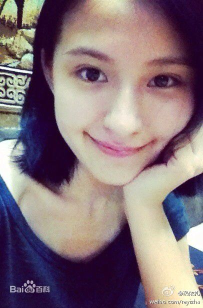 热依扎(Rayza)生活照壁纸壁纸