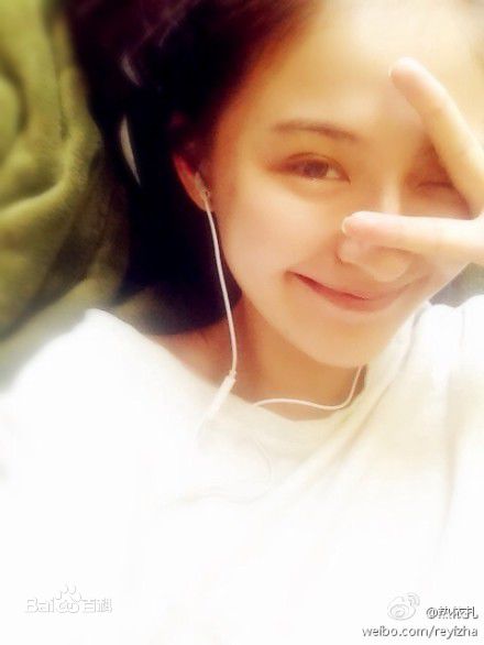 热依扎(Rayza)生活照壁纸壁纸