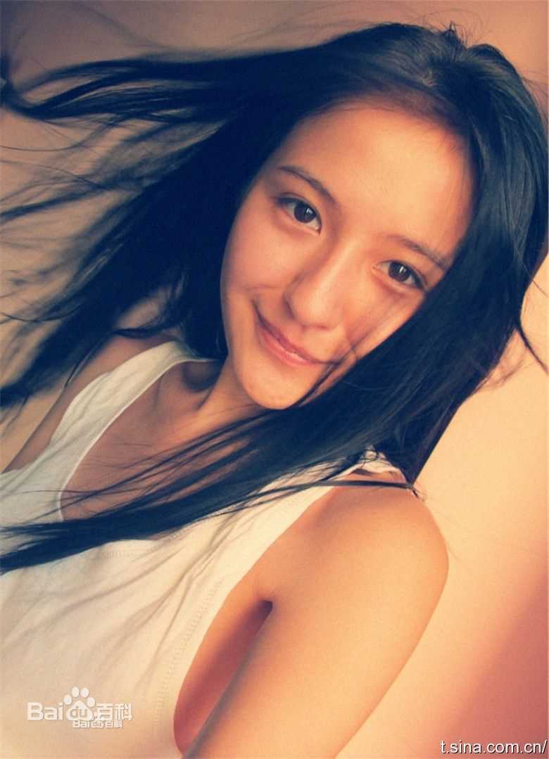 热依扎(Rayza)生活照壁纸壁纸