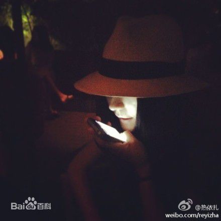 热依扎(Rayza)生活照壁纸壁纸