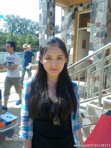 热依扎(Rayza)生活照壁纸壁纸