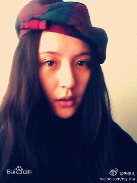 热依扎(Rayza)生活照壁纸壁纸