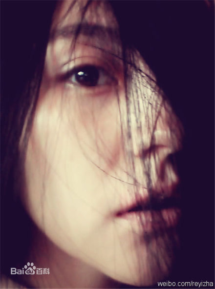 热依扎(Rayza)生活照壁纸壁纸