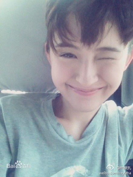 热依扎(Rayza)生活照壁纸壁纸