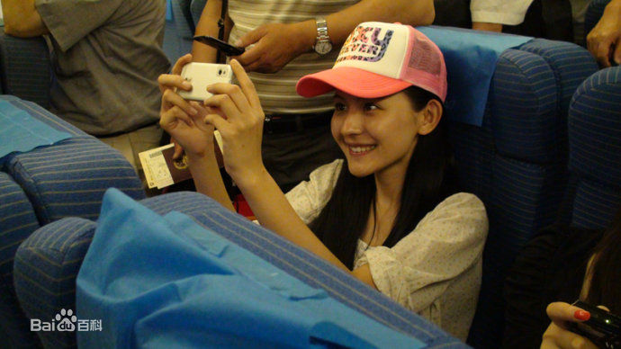 热依扎(Rayza)生活照壁纸壁纸