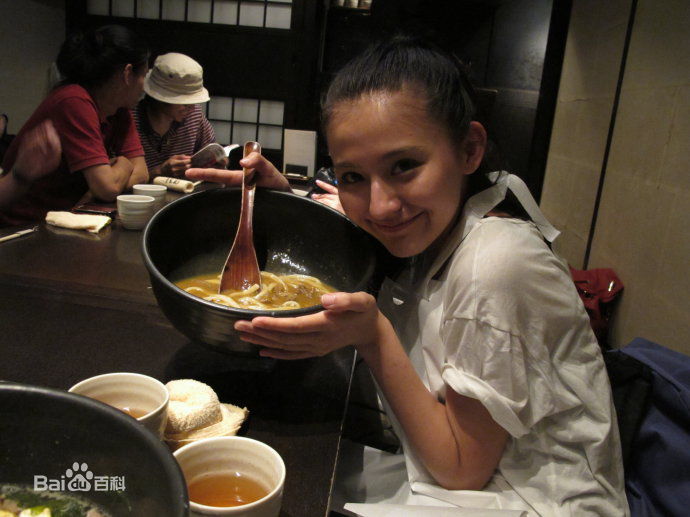 热依扎(Rayza)生活照壁纸壁纸