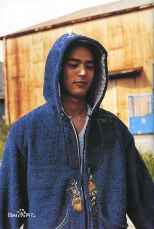 高清妻夫木聪(Tsumabuki Satoshi)在《UOMO》中的图册