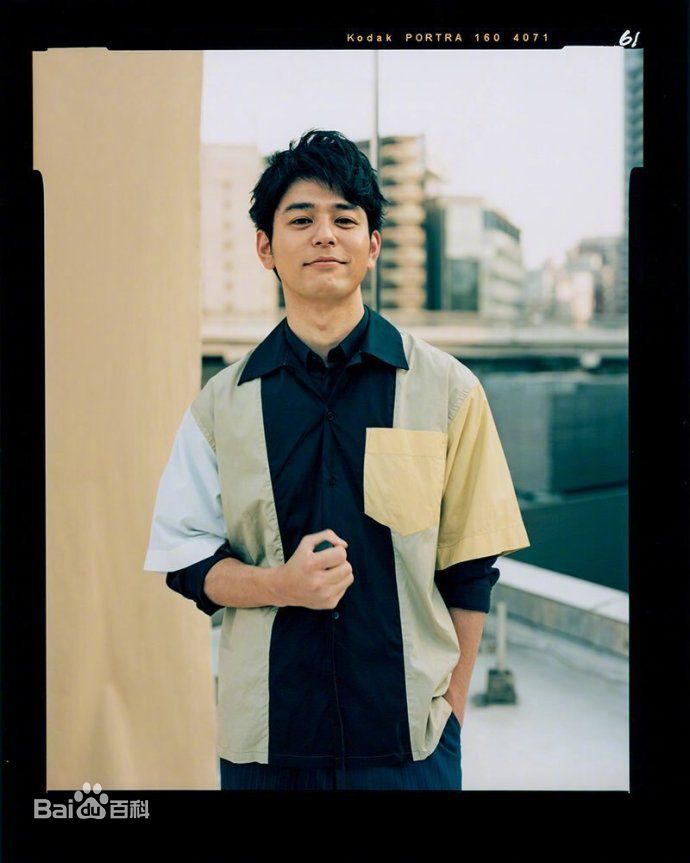 高清妻夫木聪(Tsumabuki Satoshi)在《UOMO》中的图册