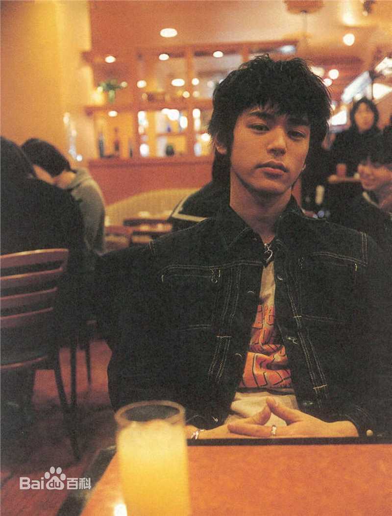 高清妻夫木聪(Tsumabuki Satoshi)在《UOMO》中的图册