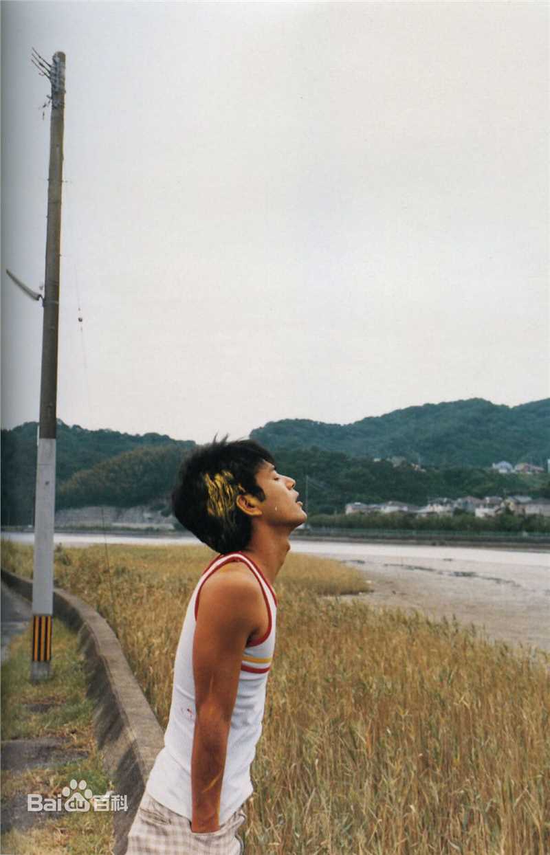 高清妻夫木聪(Tsumabuki Satoshi)在《UOMO》中的图册