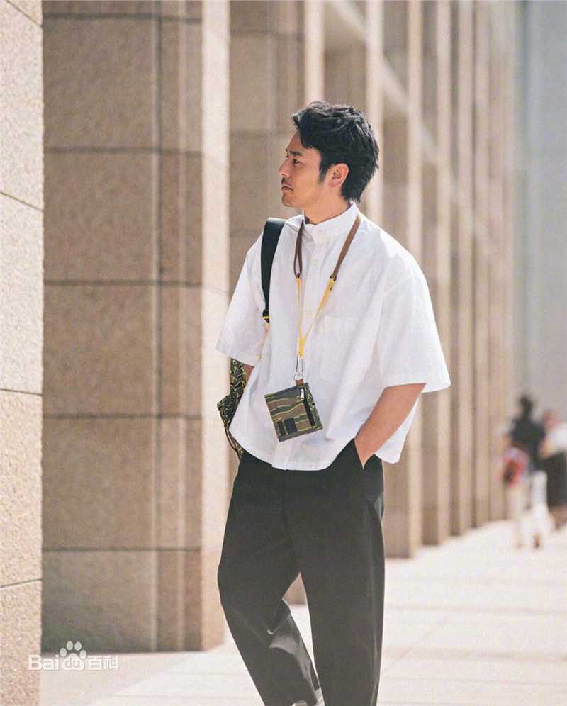 高清妻夫木聪(Tsumabuki Satoshi)在《UOMO》中的图册