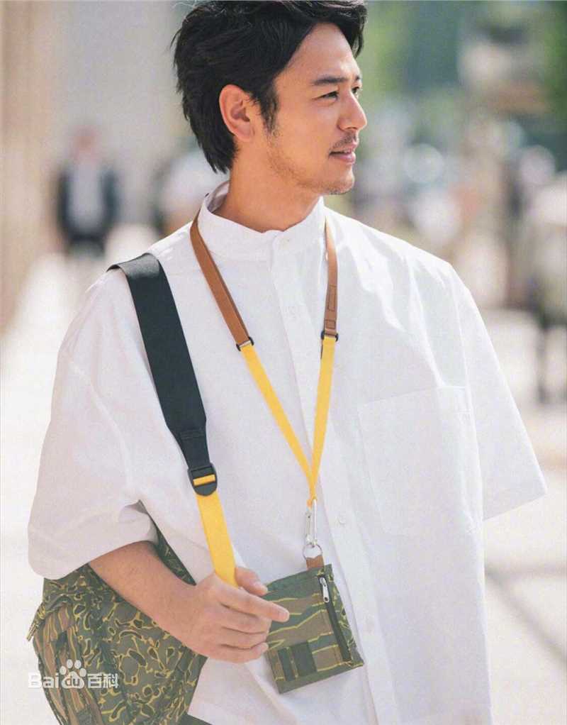 高清妻夫木聪(Tsumabuki Satoshi)在《UOMO》中的图册