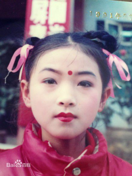 万茜(Wan Qian)小时候前后照片