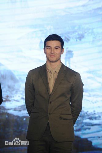 凤小岳(Rhydian Vaughan)活动照前后照片