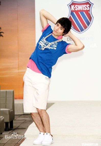 凤小岳(Rhydian Vaughan)活动照前后照片