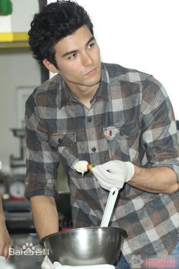 凤小岳(Rhydian Vaughan)活动照前后照片