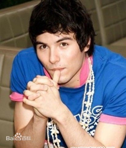 凤小岳(Rhydian Vaughan)活动照前后照片