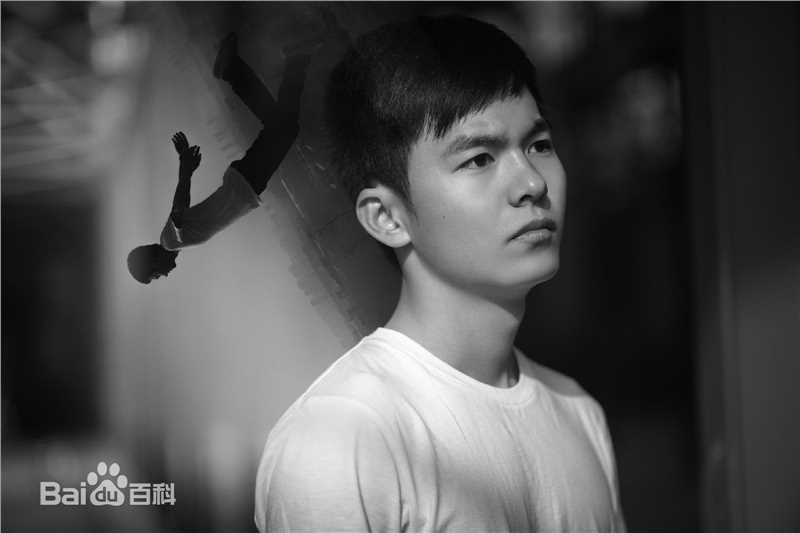 王成阳艺术照前后照片