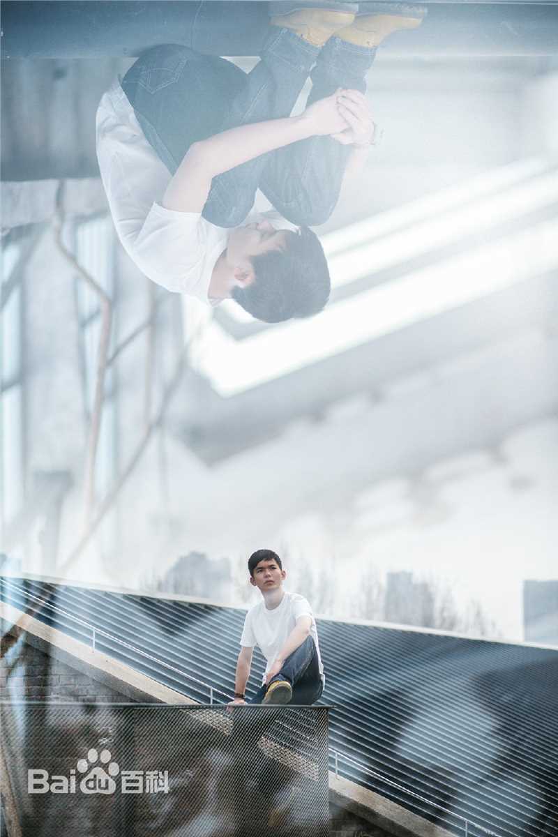 王成阳艺术照前后照片