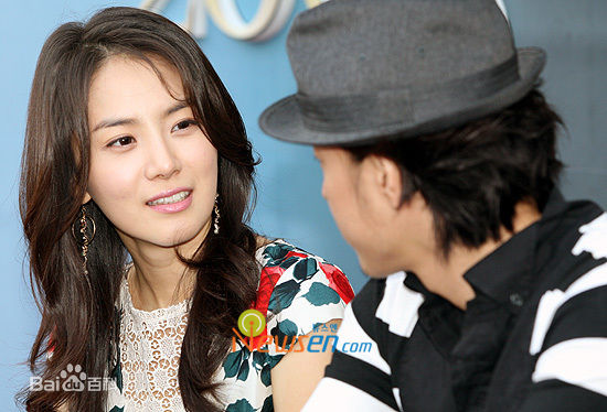 刘荷娜(/You HaNa)出席活动性感图片图集