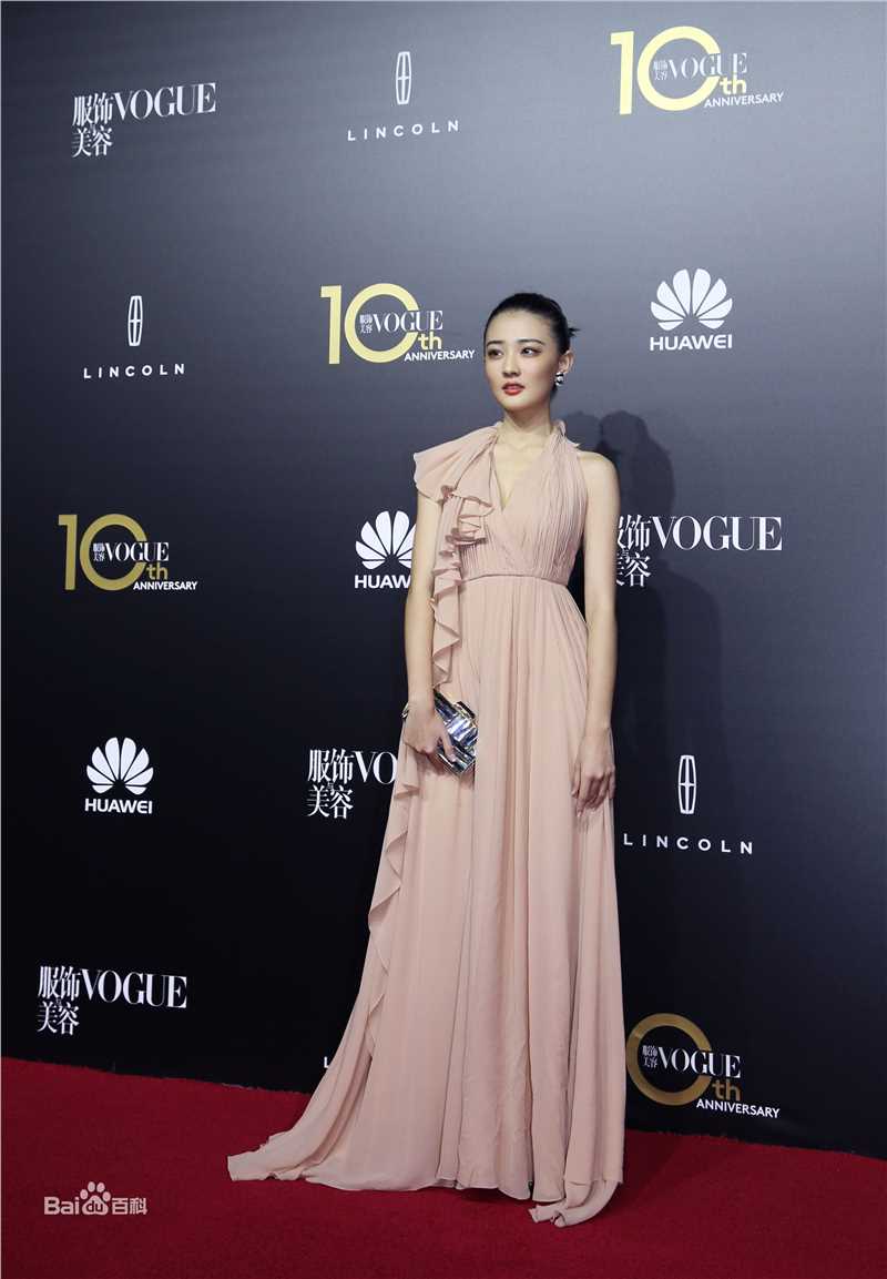 徐璐(LULU)VOGUE十周年盛典素颜照壁纸