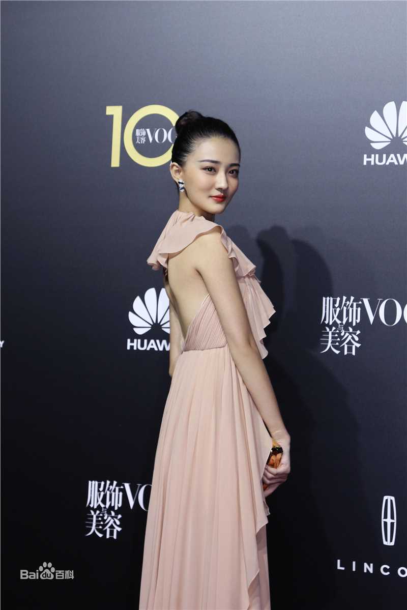 徐璐(LULU)VOGUE十周年盛典素颜照壁纸