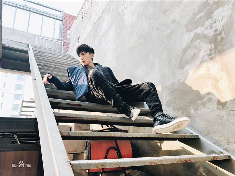 唐禹哲(Danson Tang (D .T))香蕉街拍前后照片