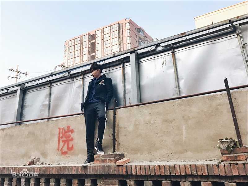 唐禹哲(Danson Tang (D .T))香蕉街拍前后照片