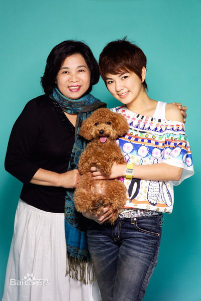 陈嘉桦(Ella、 Water（出道前）)与老公赖斯翔图册