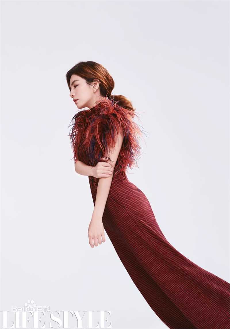 精选陈嘉桦(Ella、 Water（出道前）)在《精品购物指南》中的图册