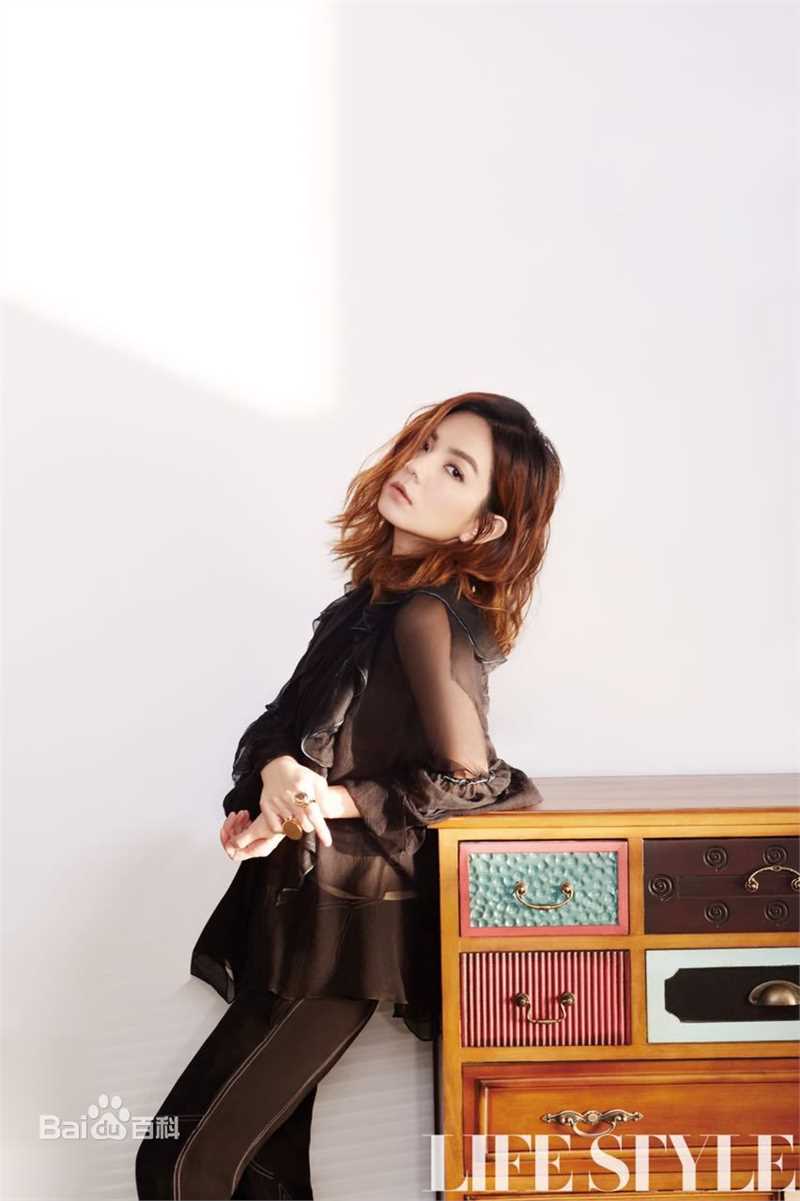 精选陈嘉桦(Ella、 Water（出道前）)在《精品购物指南》中的图册