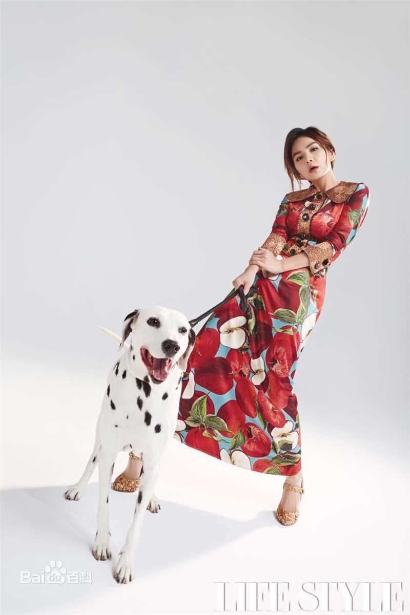 精选陈嘉桦(Ella、 Water（出道前）)在《精品购物指南》中的图册