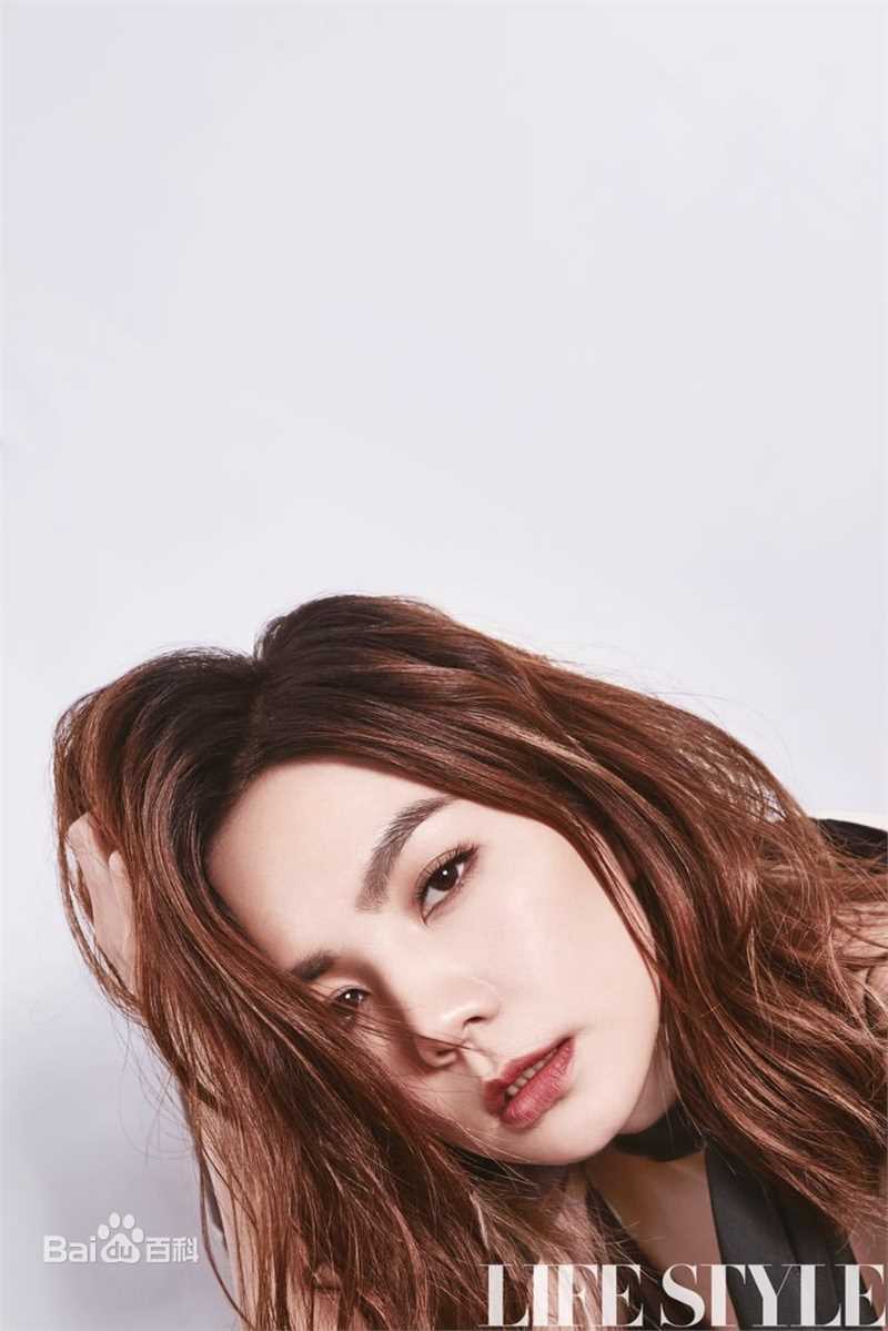 精选陈嘉桦(Ella、 Water（出道前）)在《精品购物指南》中的图册