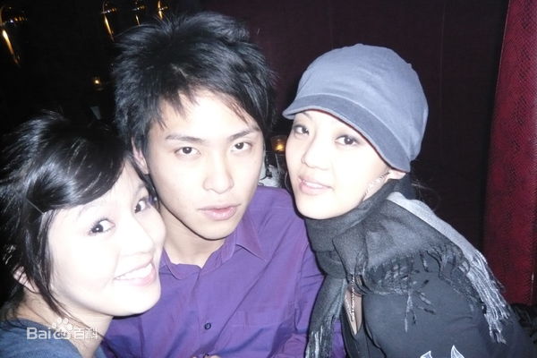 刘品言(Esther Lau)生活照壁纸壁纸