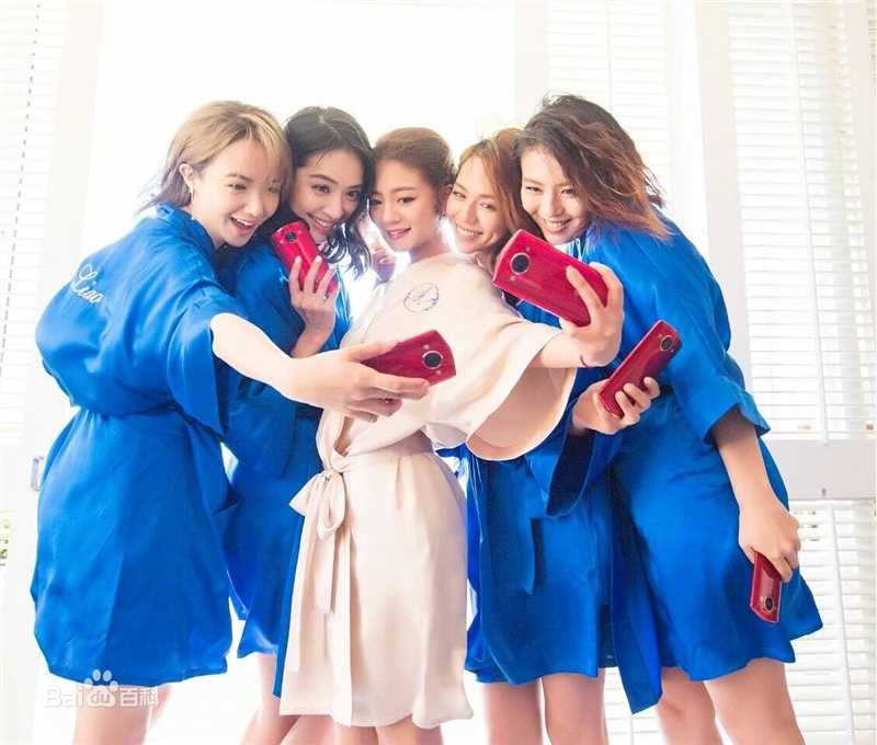 刘品言(Esther Lau)生活照壁纸壁纸