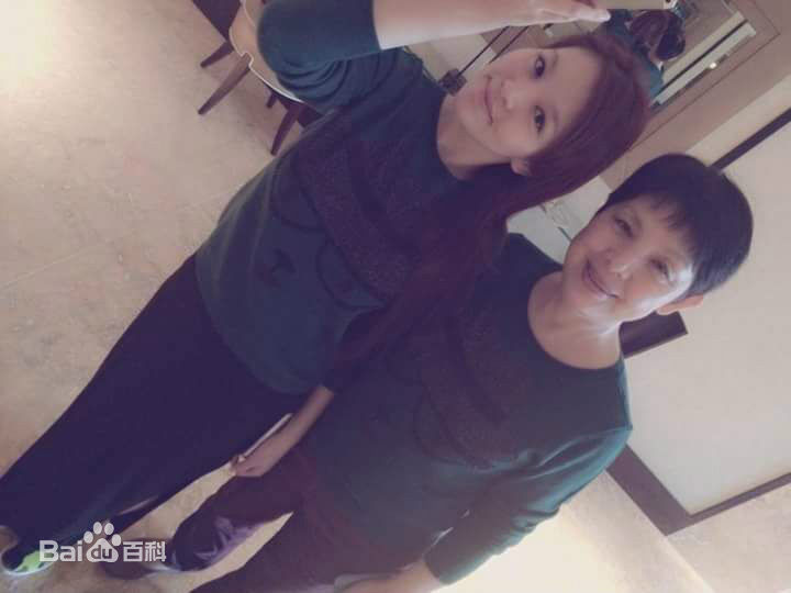 刘品言(Esther Lau)生活照壁纸壁纸