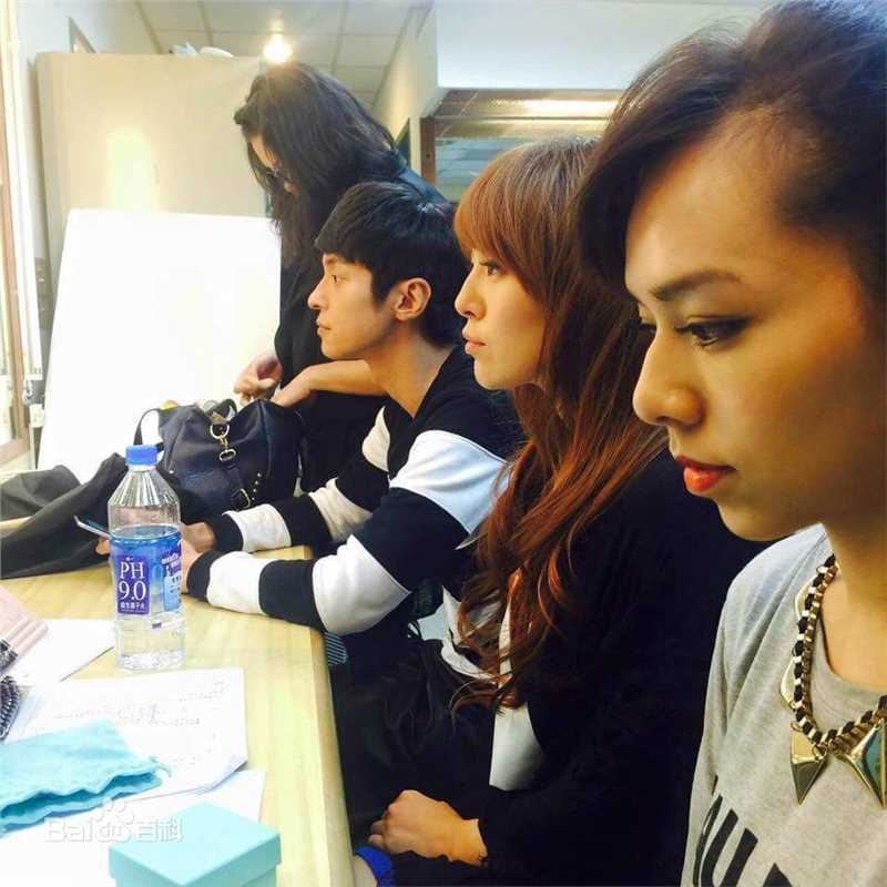 刘品言(Esther Lau)生活照壁纸壁纸