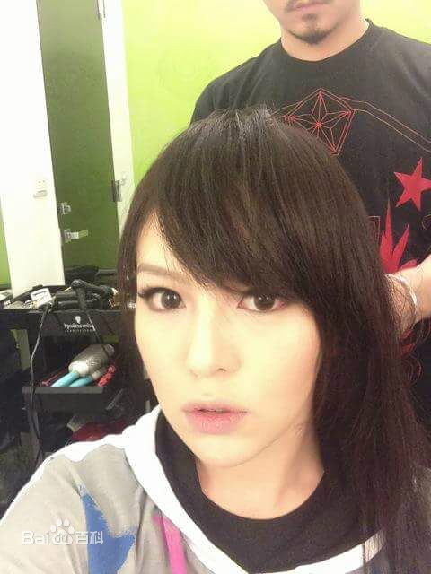 刘品言(Esther Lau)生活照壁纸壁纸