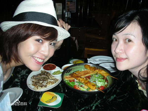 刘品言(Esther Lau)生活照壁纸壁纸