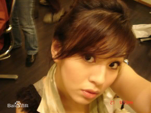 刘品言(Esther Lau)生活照壁纸壁纸