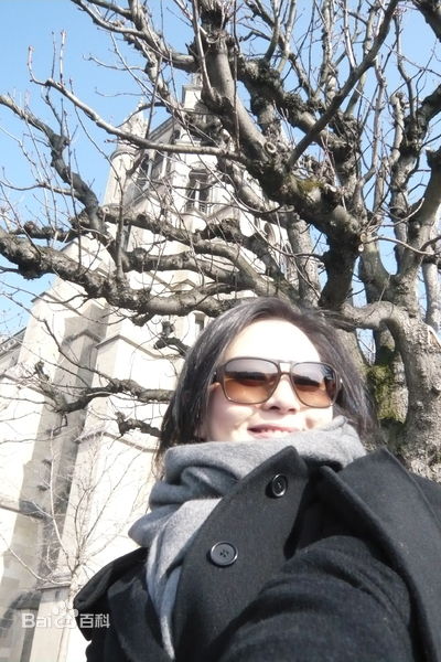 刘品言(Esther Lau)生活照壁纸壁纸