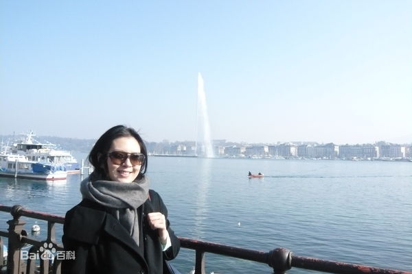 刘品言(Esther Lau)生活照壁纸壁纸