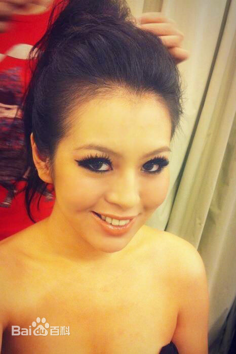 刘品言(Esther Lau)生活照壁纸壁纸