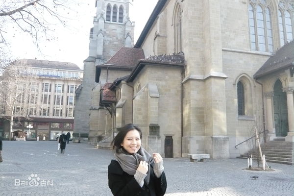 刘品言(Esther Lau)生活照壁纸壁纸