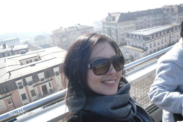 刘品言(Esther Lau)生活照壁纸壁纸