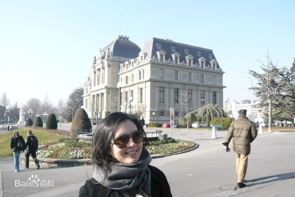 刘品言(Esther Lau)生活照壁纸壁纸