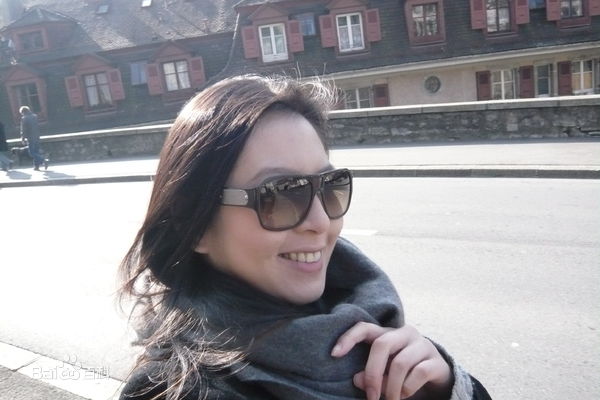 刘品言(Esther Lau)生活照壁纸壁纸