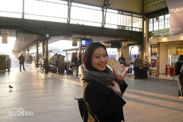 刘品言(Esther Lau)生活照壁纸壁纸