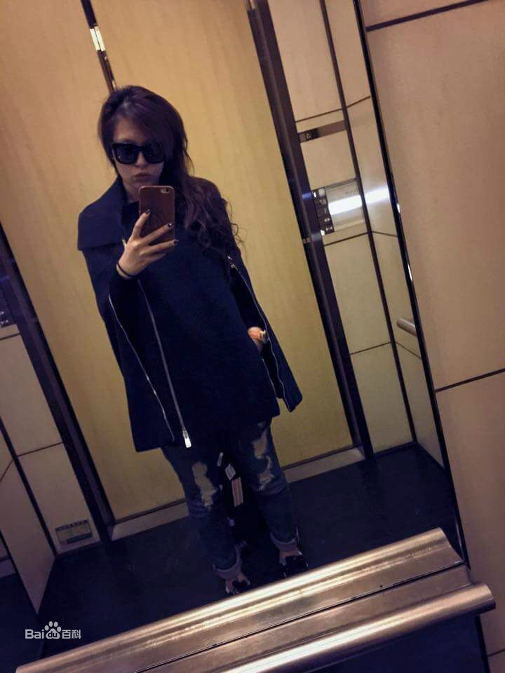 刘品言(Esther Lau)生活照壁纸壁纸