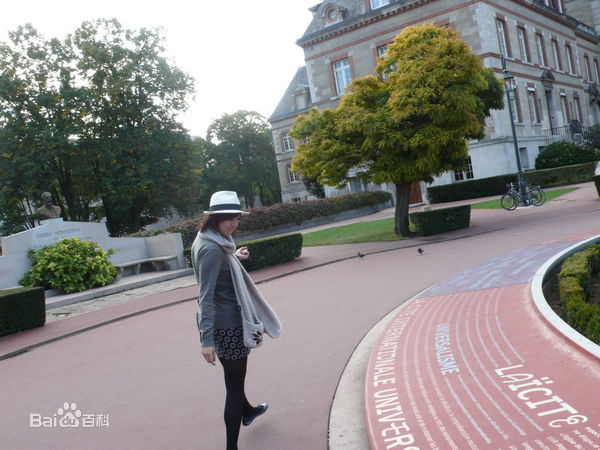 刘品言(Esther Lau)生活照壁纸壁纸